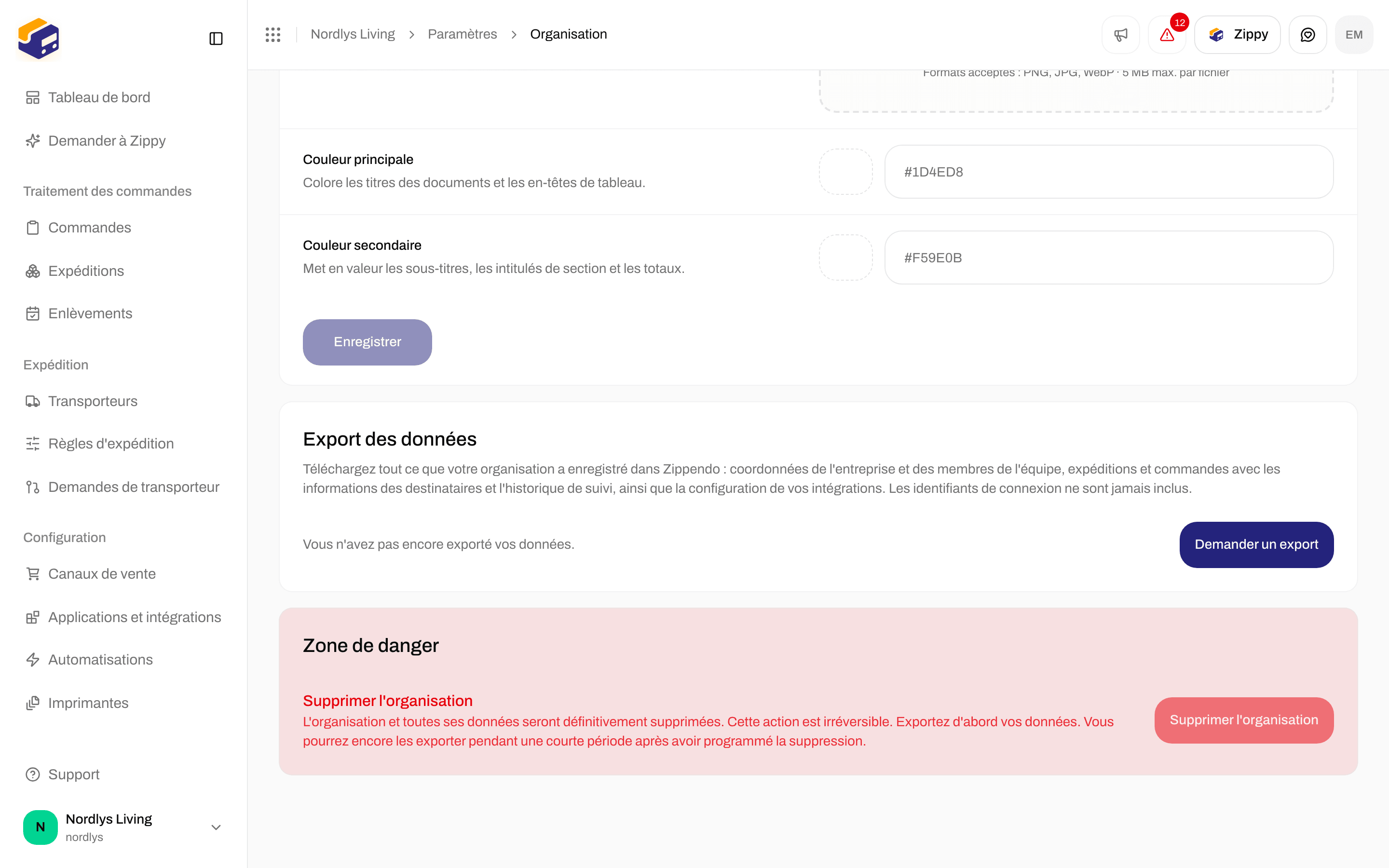 Onglet Organisation défilé jusqu'aux couleurs de l'identité visuelle, à Export des données avec Demander un export, et à la Zone de danger avec un bouton Supprimer l'organisation grisé