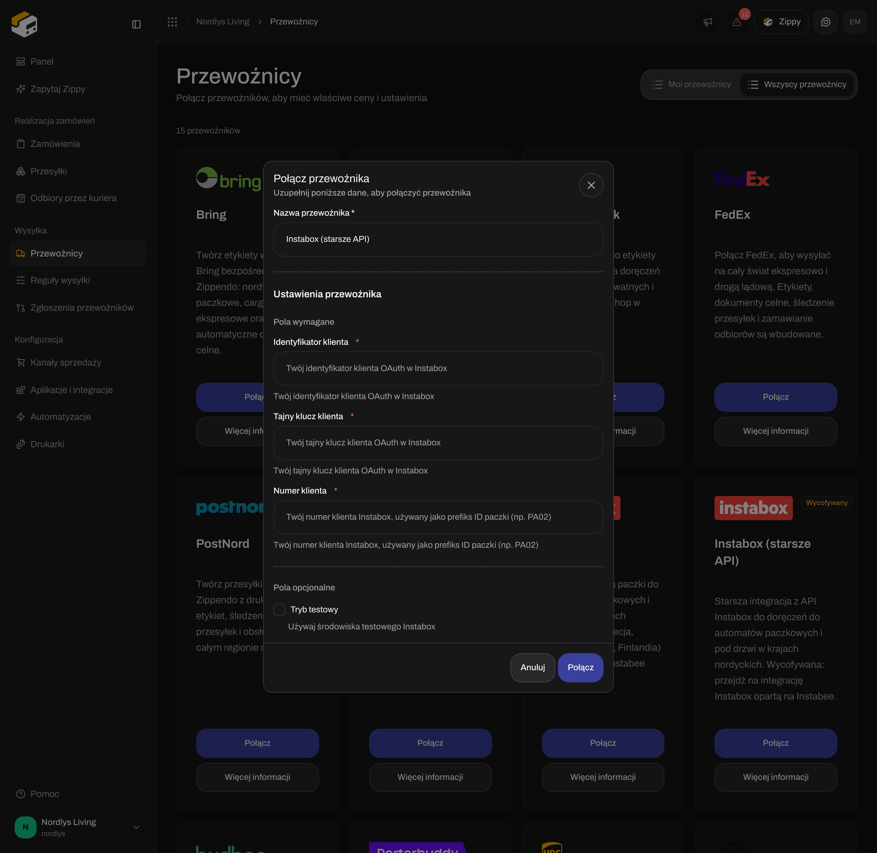 Formularz Instabox (starsze API) przewinięty do sekcji Pola opcjonalne z polem wyboru Tryb testowy
