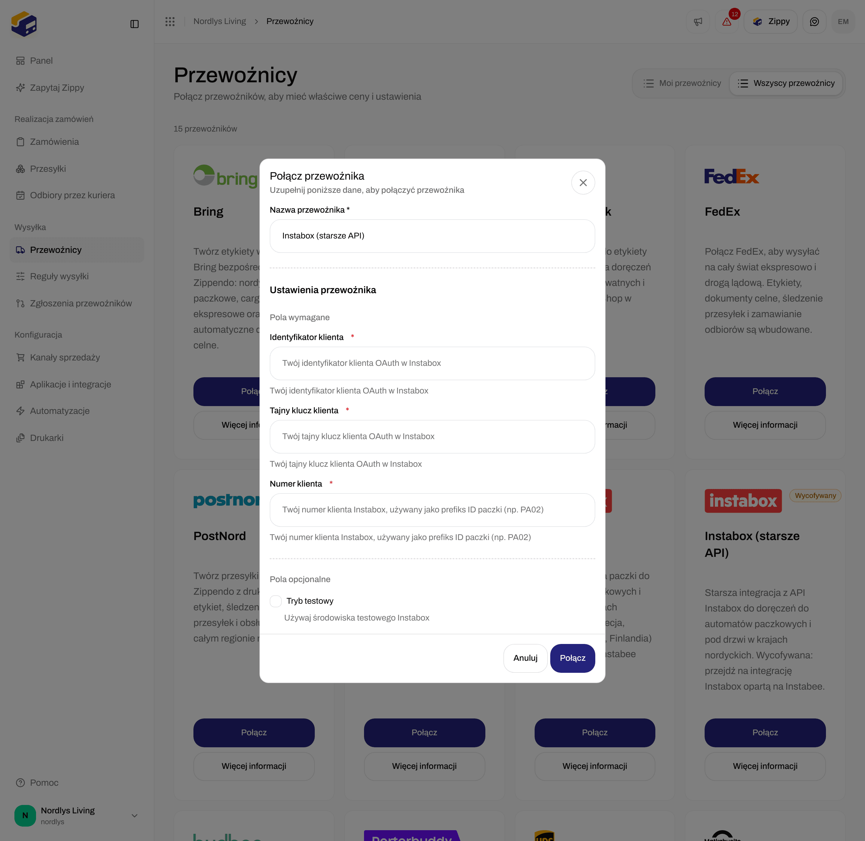 Formularz Instabox (starsze API) przewinięty do sekcji Pola opcjonalne z polem wyboru Tryb testowy