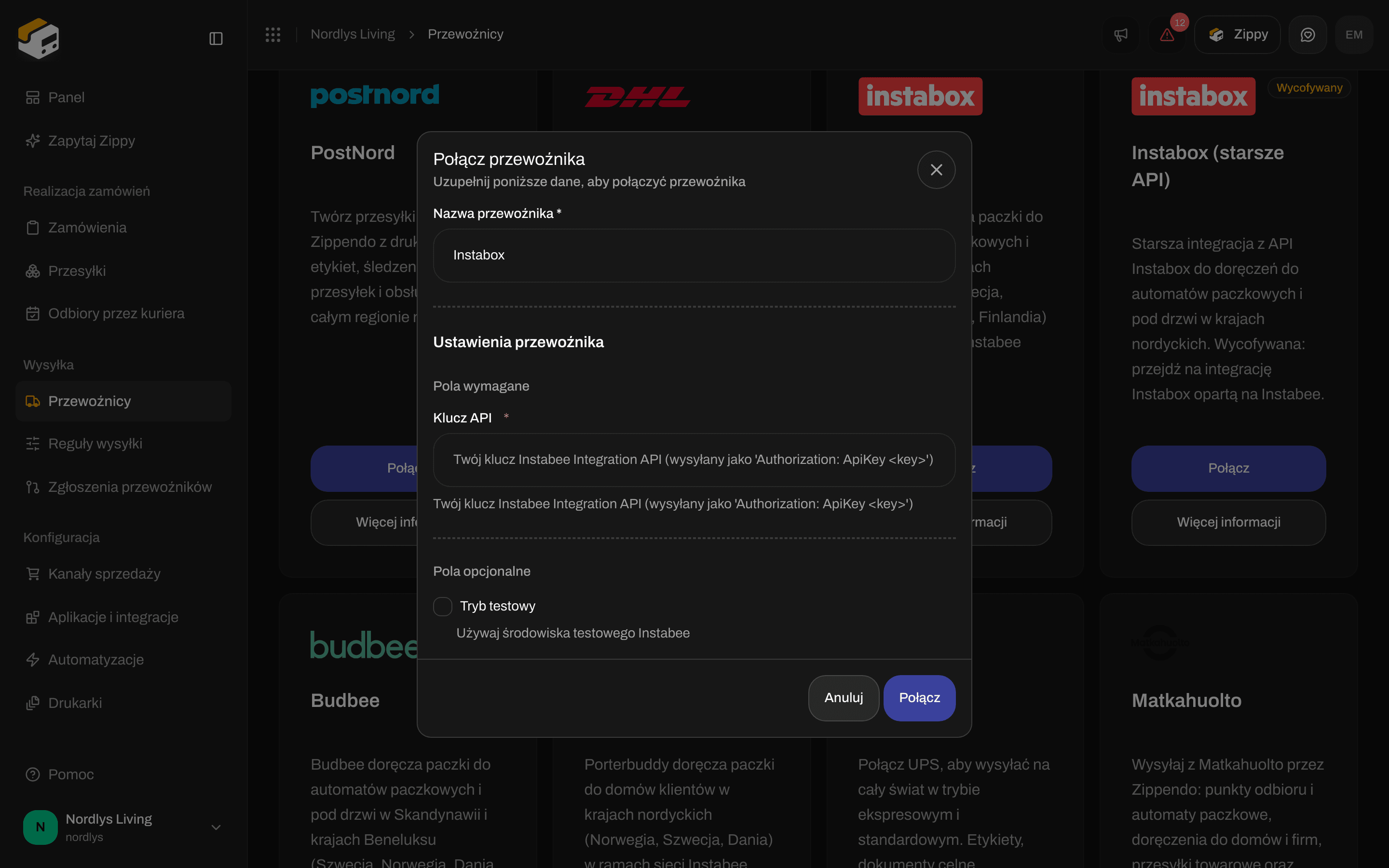 Okno Połącz przewoźnika dla Instabox z wymaganym polem Klucz API i opcjonalnym Tryb testowy