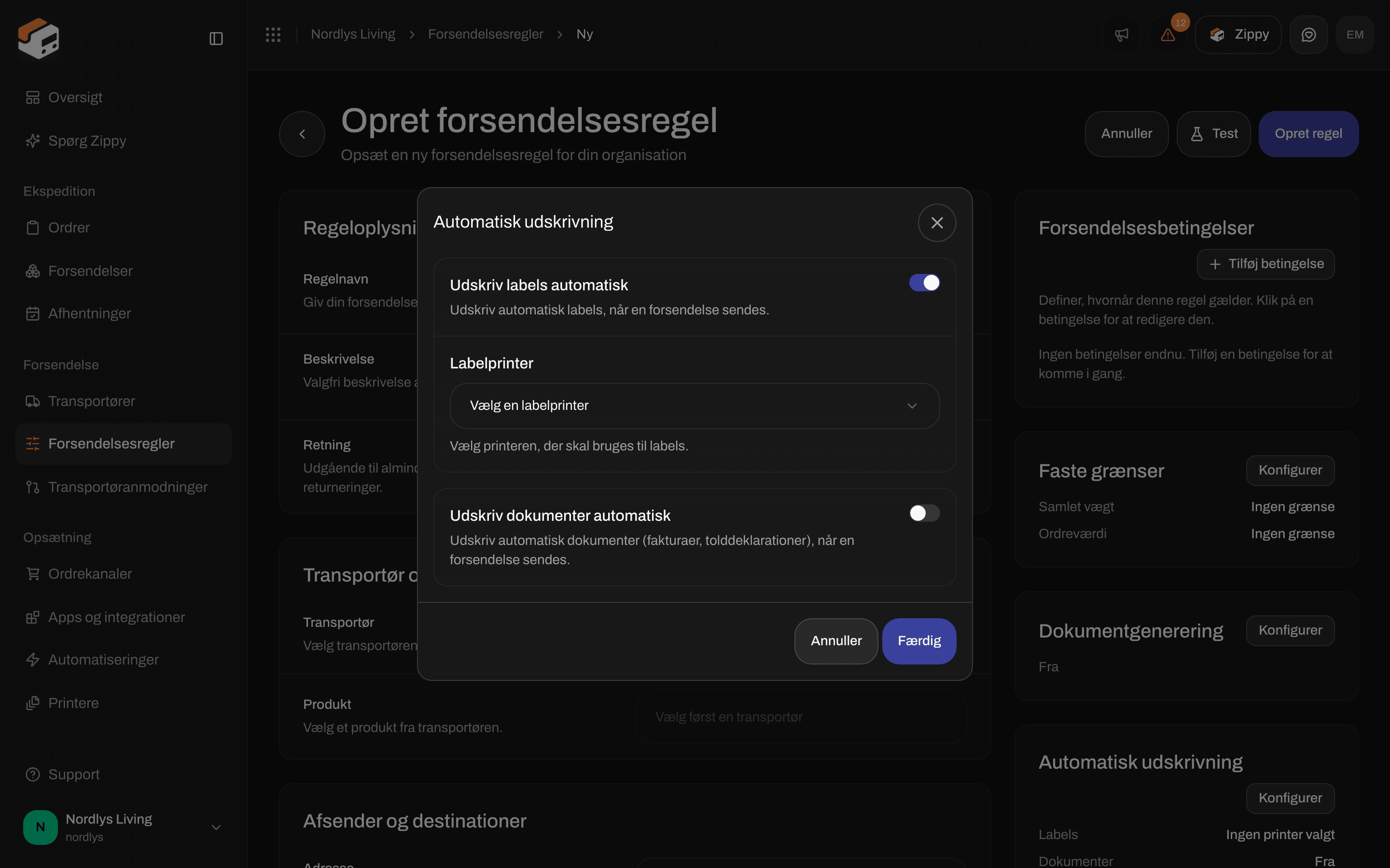 Dialogen Automatisk udskrivning på en forsendelsesregel med Udskriv labels automatisk slået til og listen Labelprinter