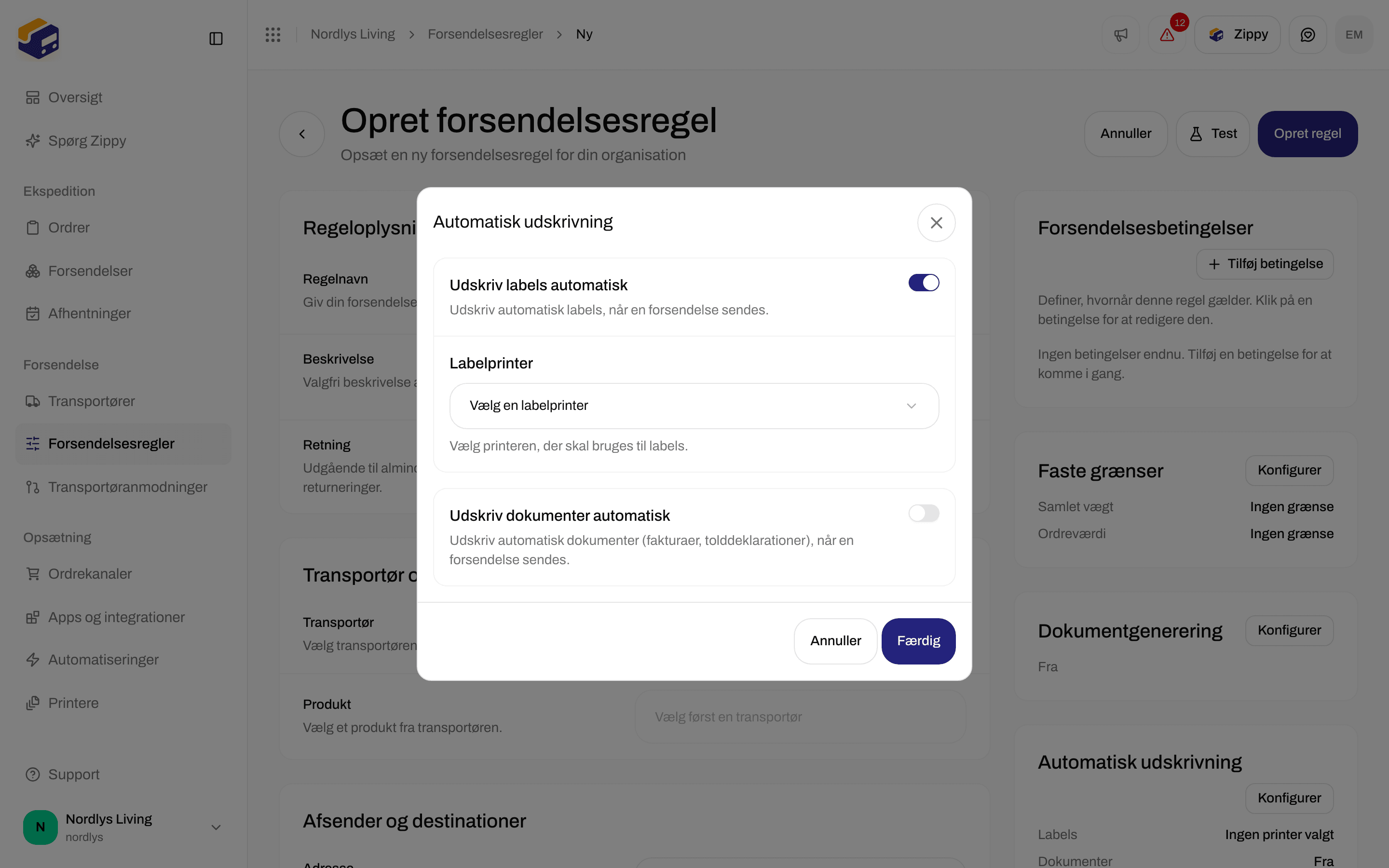 Dialogen Automatisk udskrivning på en forsendelsesregel med Udskriv labels automatisk slået til og listen Labelprinter
