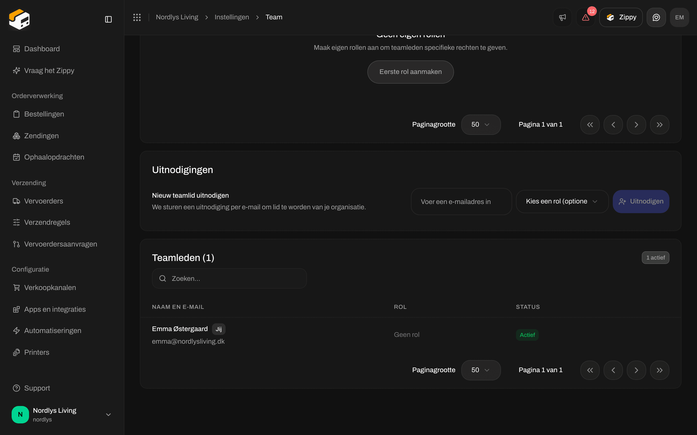 Rij Nieuw teamlid uitnodigen met een e-mailveld, Kies een rol (optioneel) en Uitnodigen