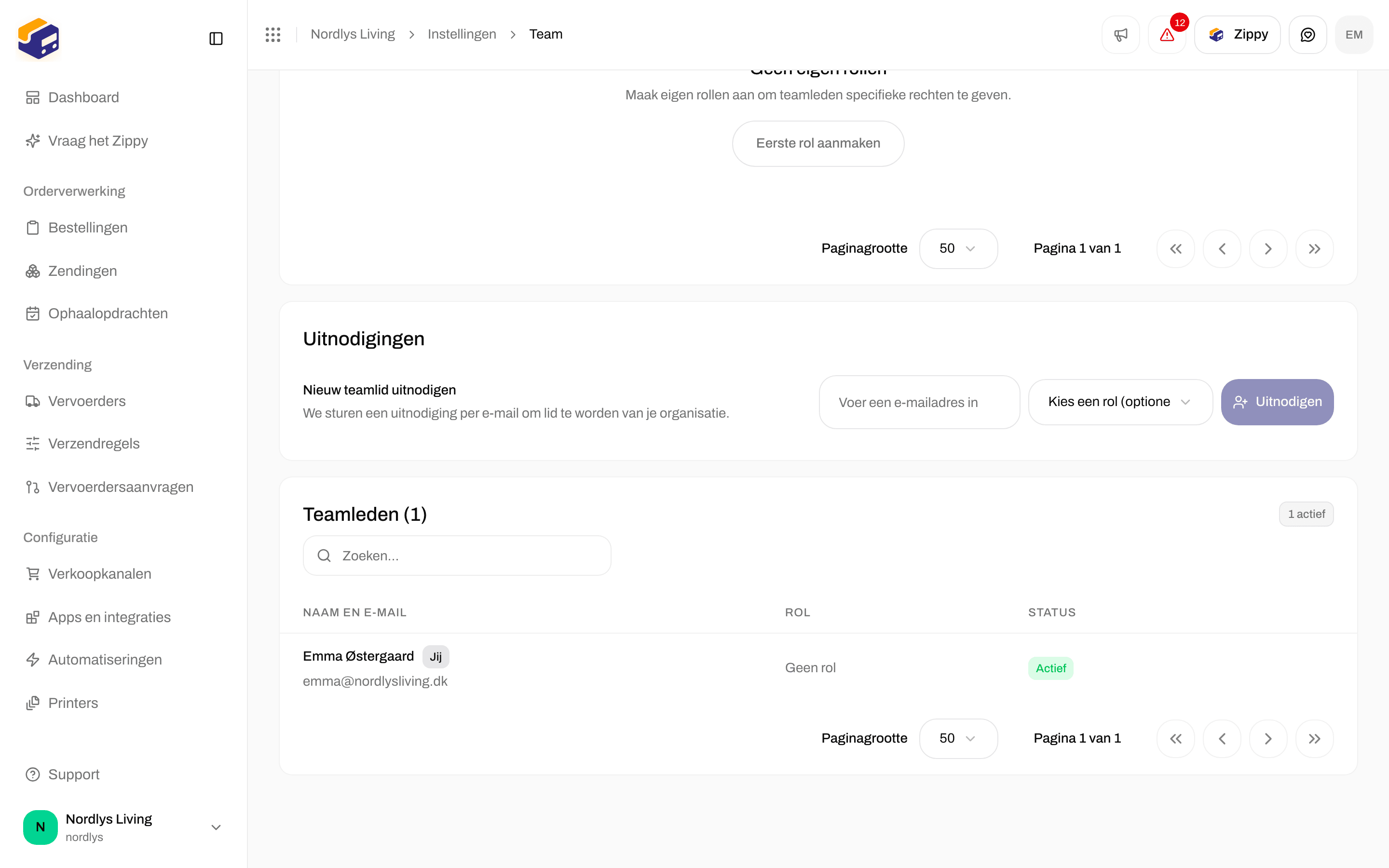 Rij Nieuw teamlid uitnodigen met een e-mailveld, Kies een rol (optioneel) en Uitnodigen