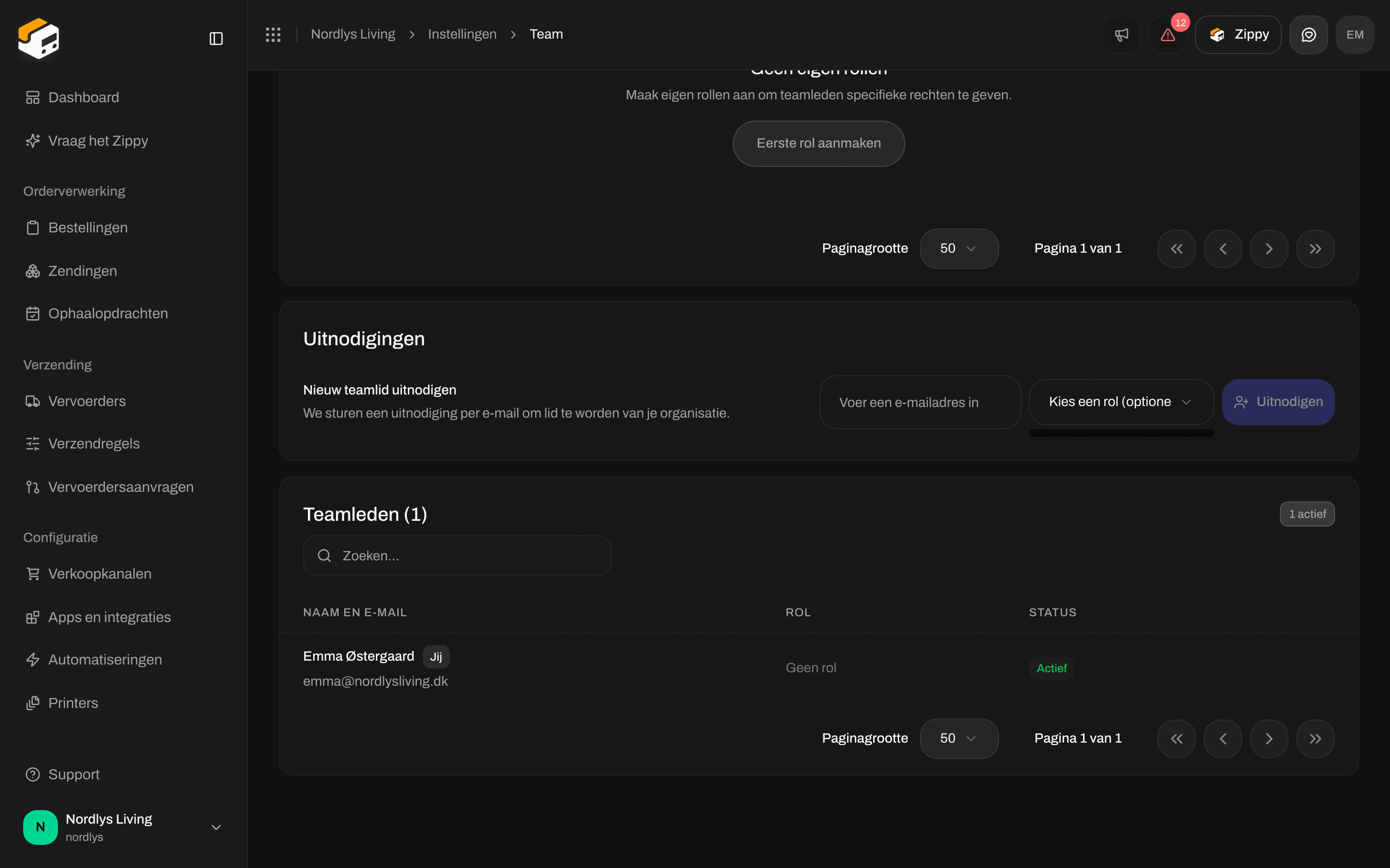 Rij Nieuw teamlid uitnodigen met de lijst Kies een rol open en nog geen eigen rollen