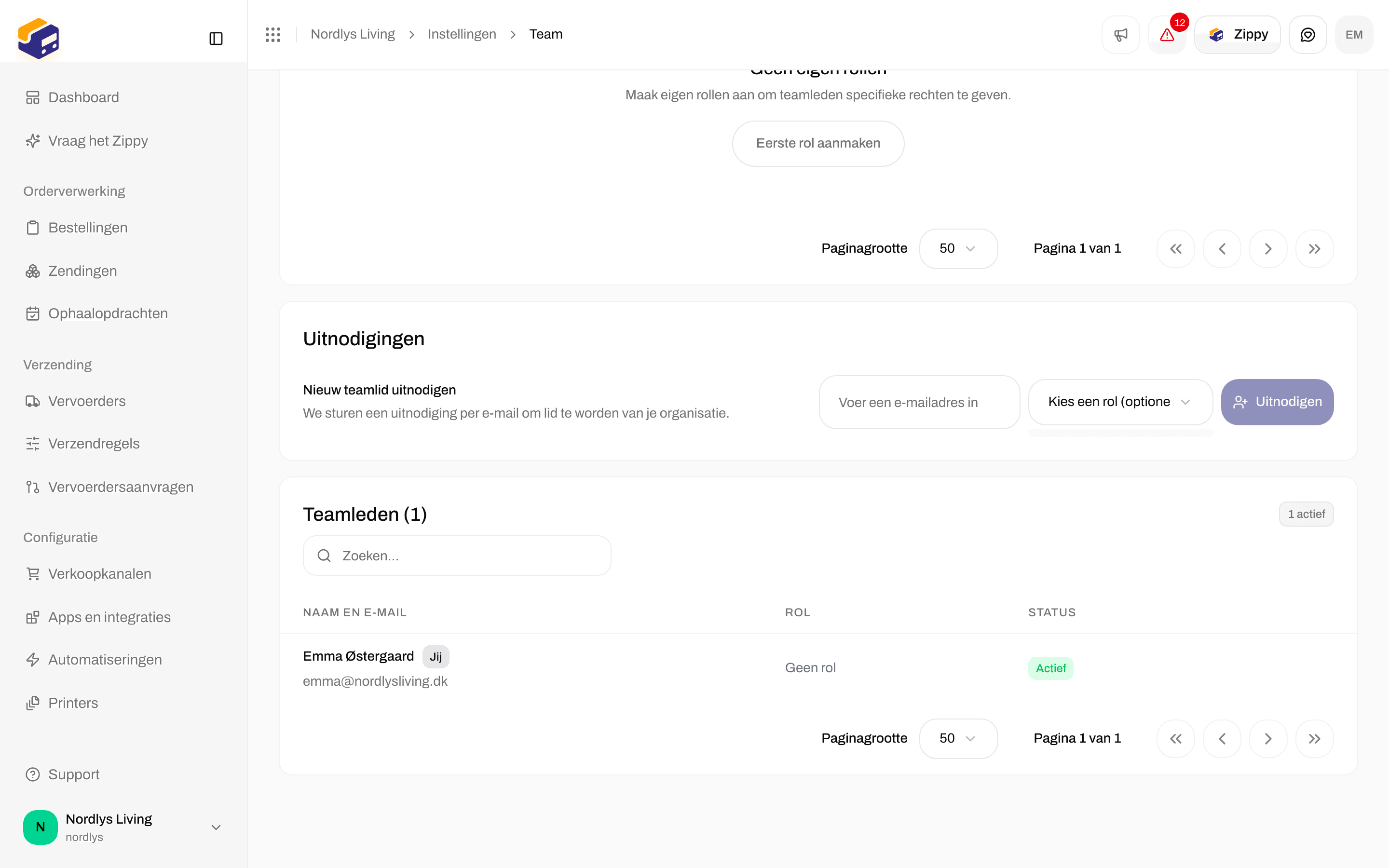 Rij Nieuw teamlid uitnodigen met de lijst Kies een rol open en nog geen eigen rollen