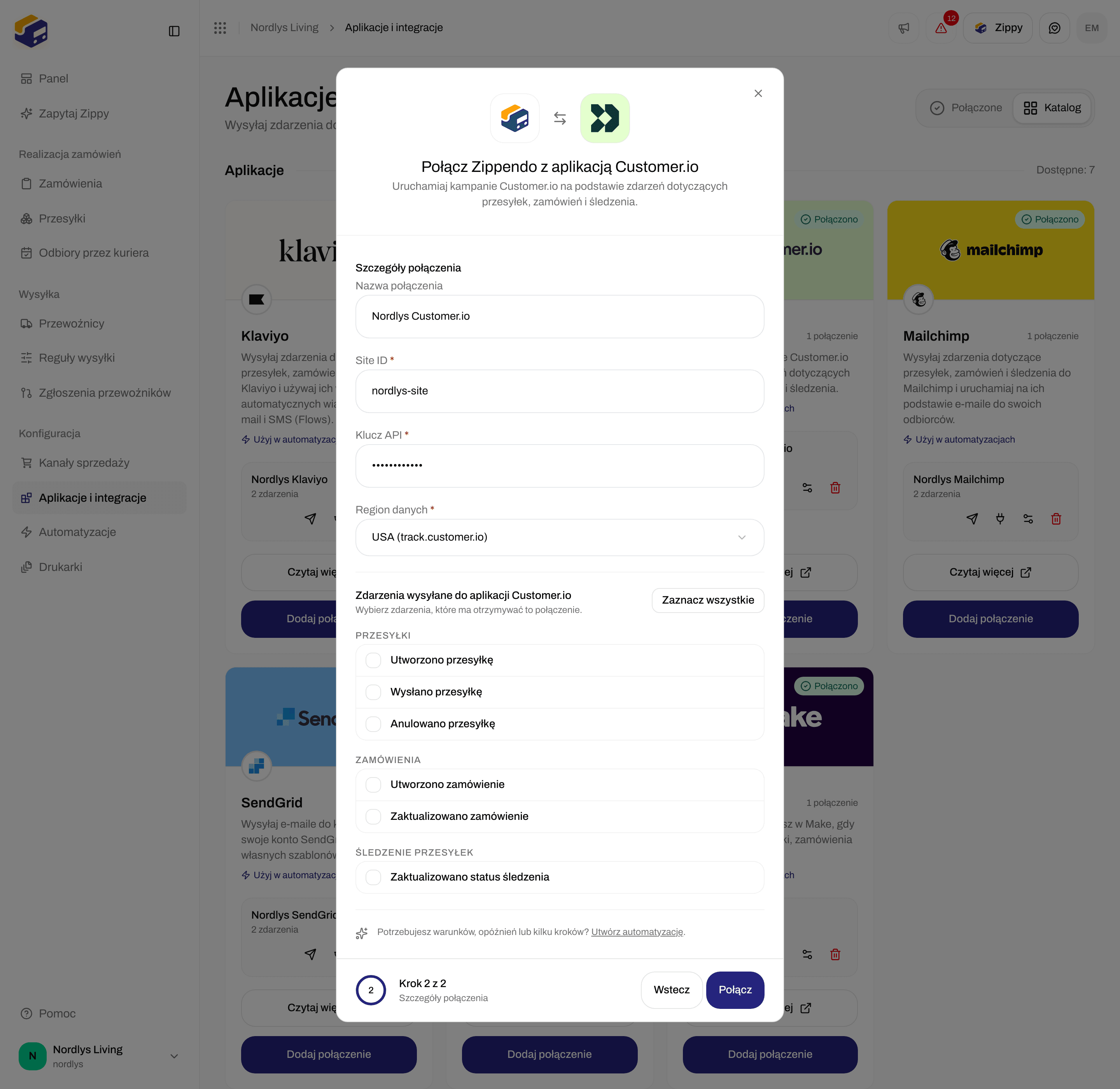 Okno połączenia Customer.io z nazwą połączenia, Site ID, Klucz API, Region danych i polami wyboru zdarzeń