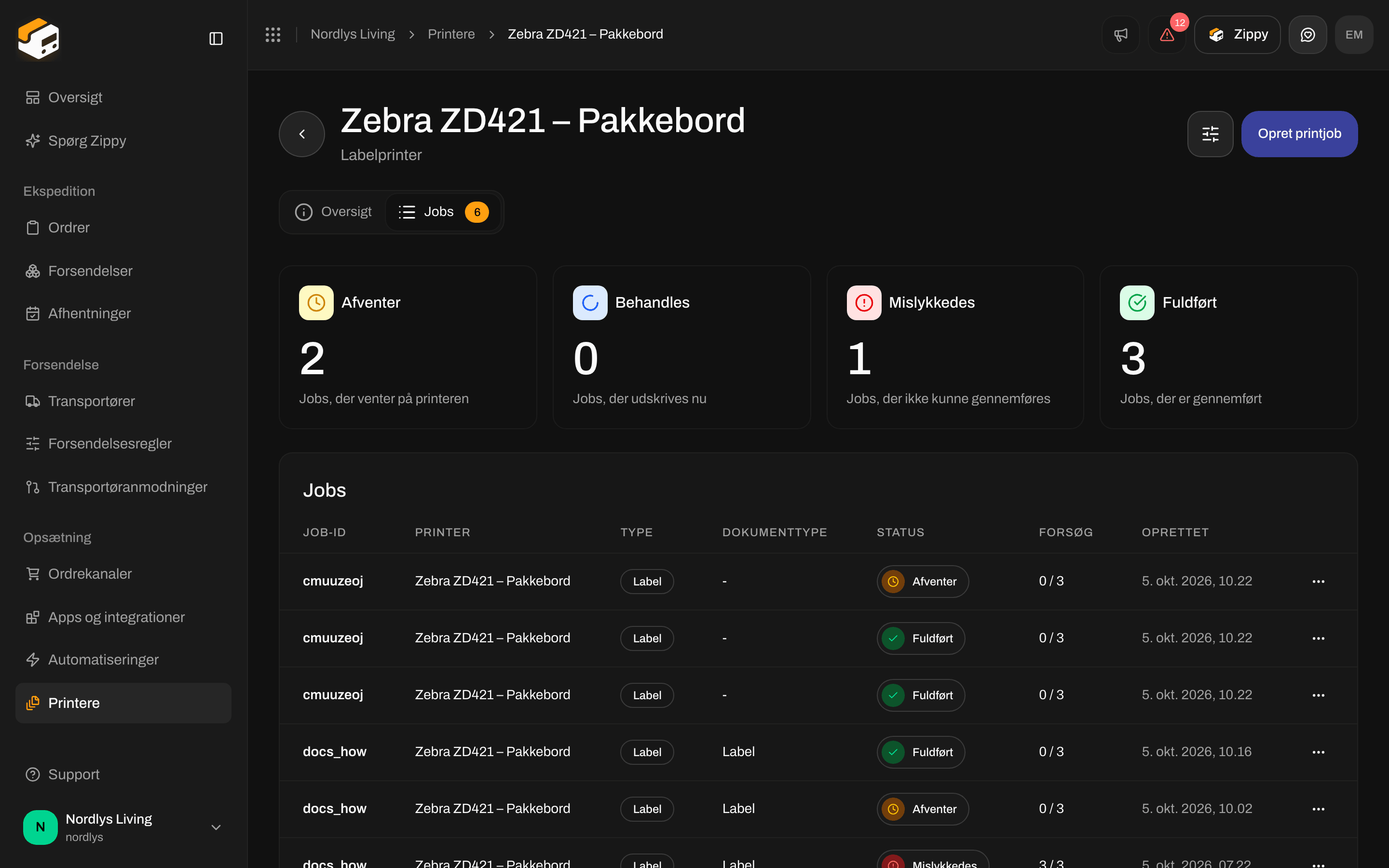 En Zebra-labelprinter med sin liste over printjobs