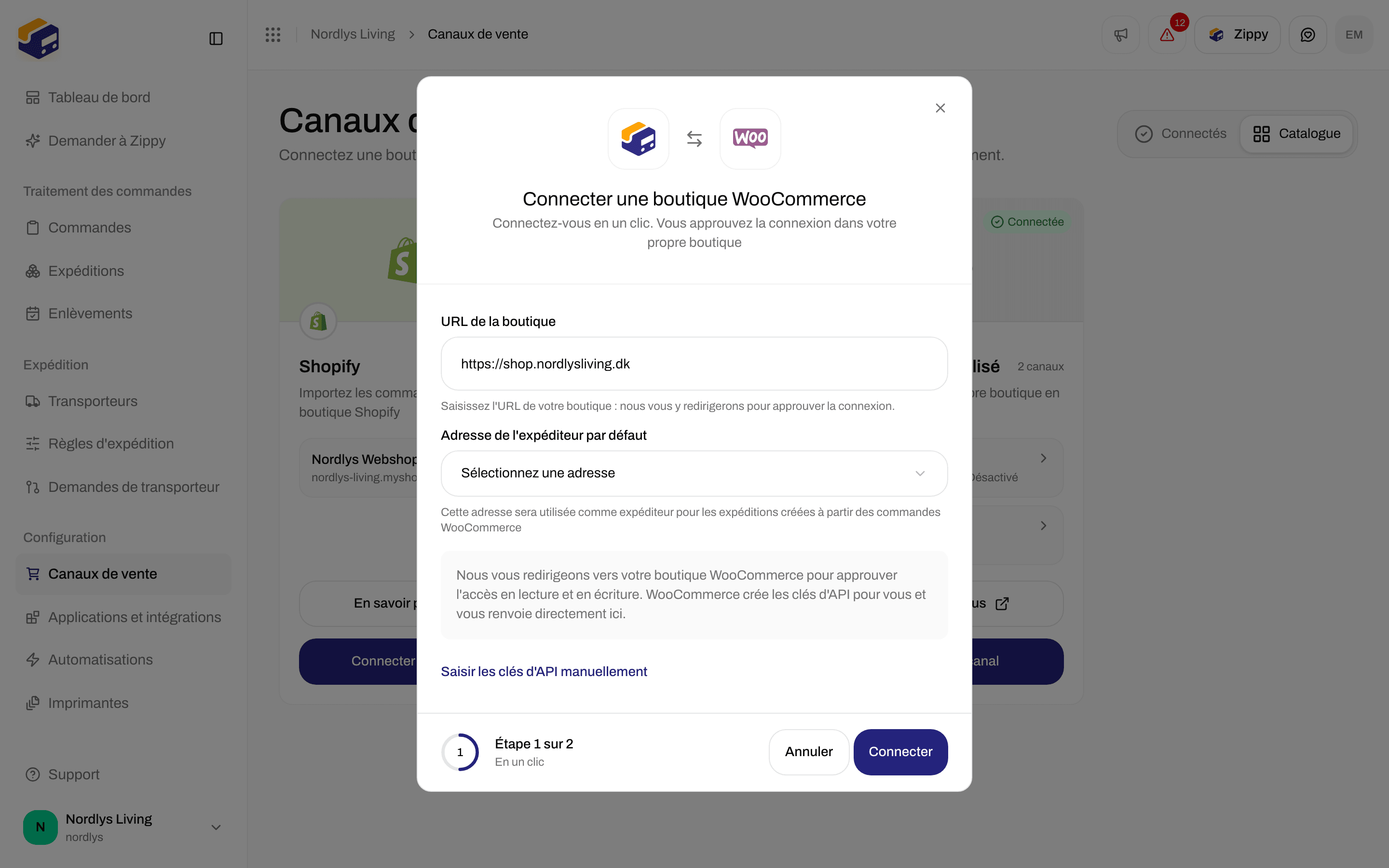 Fenêtre Connecter une boutique WooCommerce à l'étape En un clic avec URL de la boutique, Adresse de l'expéditeur par défaut, Connecter et Saisir les clés d'API manuellement