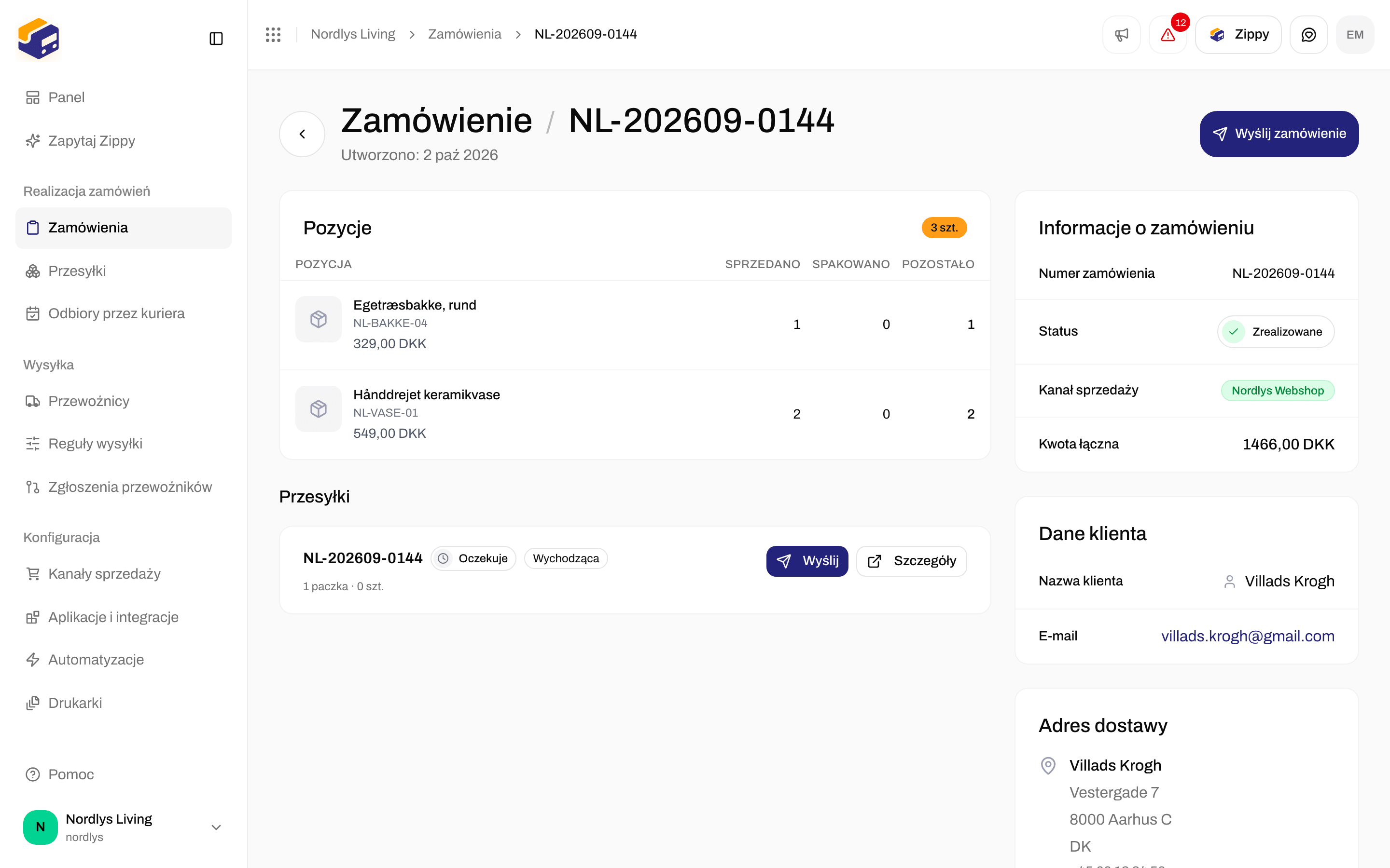 Sekcja Przesyłki zamówienia z przyciskiem Wyślij zamówienie u góry i kartą oczekującej przesyłki