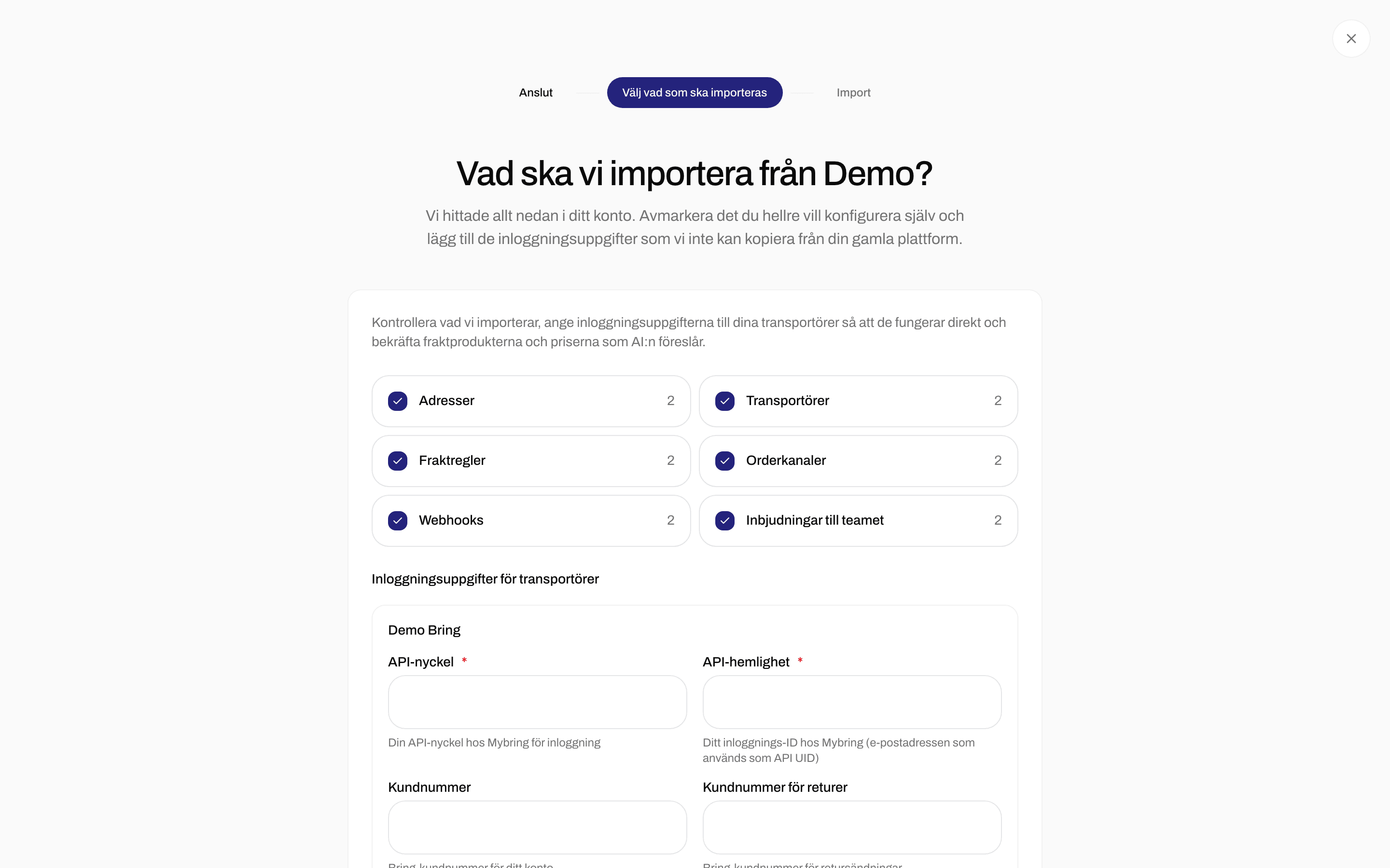Importgranskning med kryssrutor för adresser, transportörer, fraktregler, orderkanaler, webhooks och inbjudningar till teamet, följda av fält för transportörernas inloggningsuppgifter